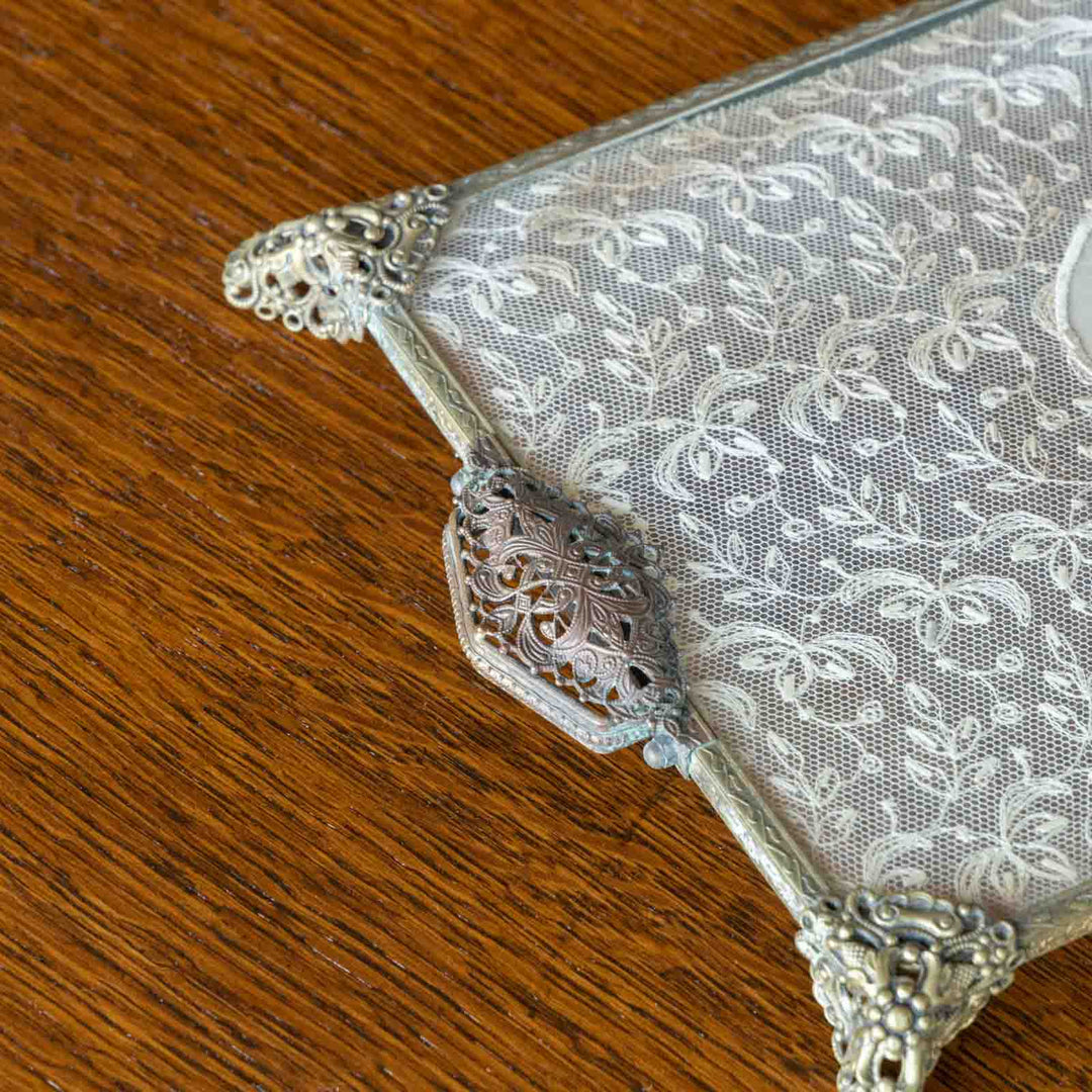 繊細な透かし装飾のフレームにプティポワンの刺繍が可憐 レクタングル ドレッシングトレイ /23D-B[m]