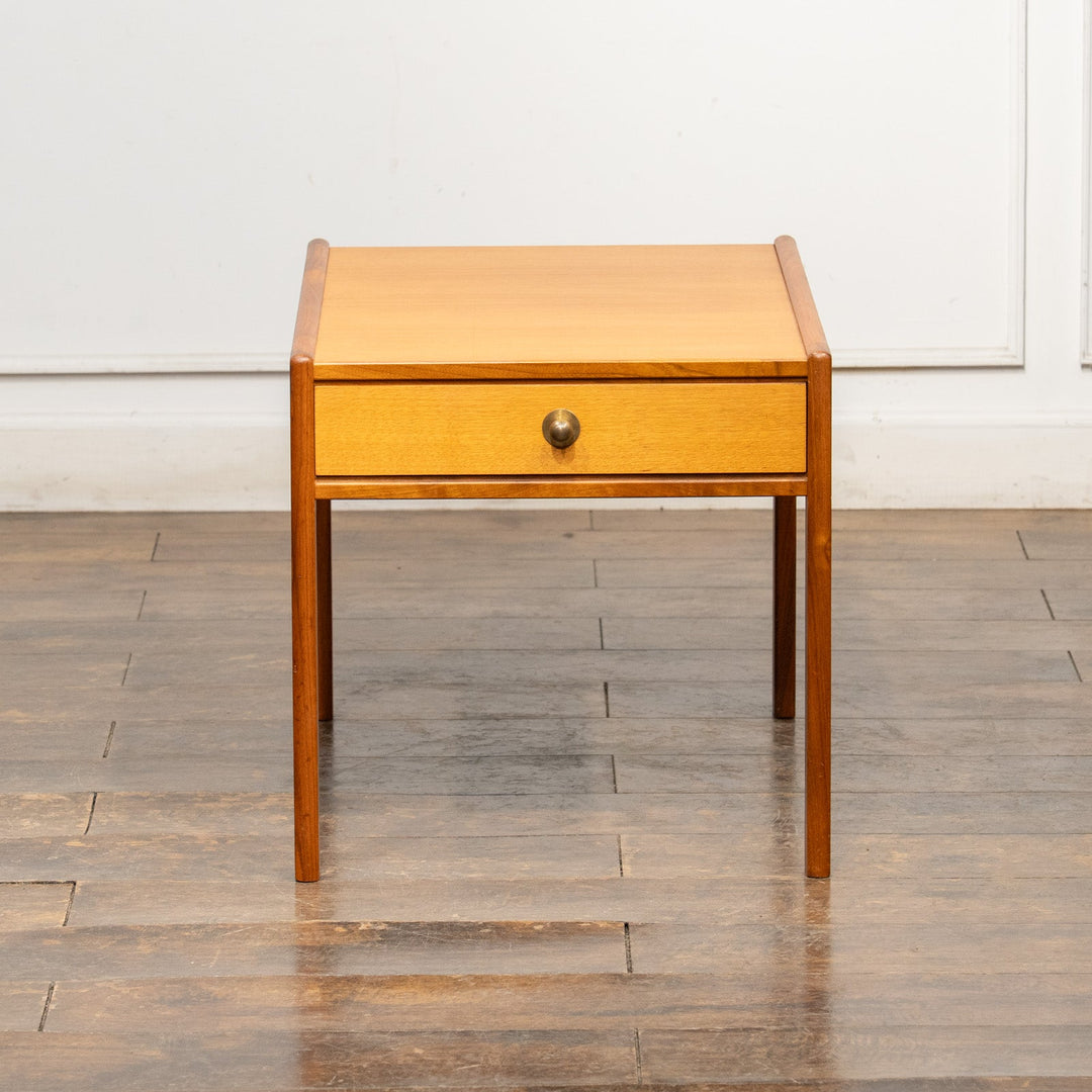 シンプルでナチュラルな北欧デザイン チーク ベッドサイド ナイトテーブル /23E-1