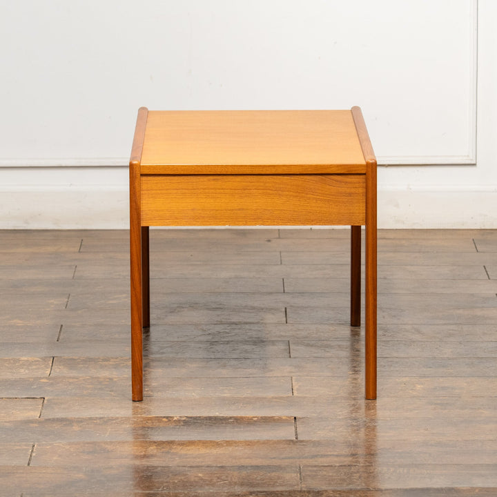 シンプルでナチュラルな北欧デザイン チーク ベッドサイド ナイトテーブル /23E-1