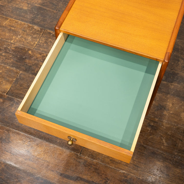 シンプルでナチュラルな北欧デザイン チーク ベッドサイド ナイトテーブル /23E-1