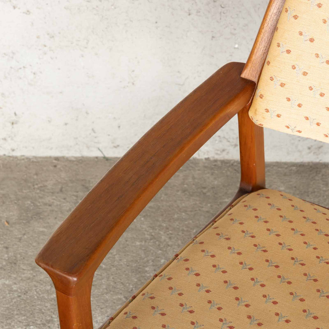 ゆったりとした広めの座面で快適な座り心地 チーク ロッキングチェア[m]