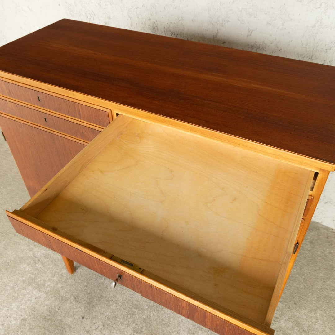 【LAMHULTS MOBLER ラムハルト・モブラー】薄い引き出しで整理しやすい キャビネット[m]