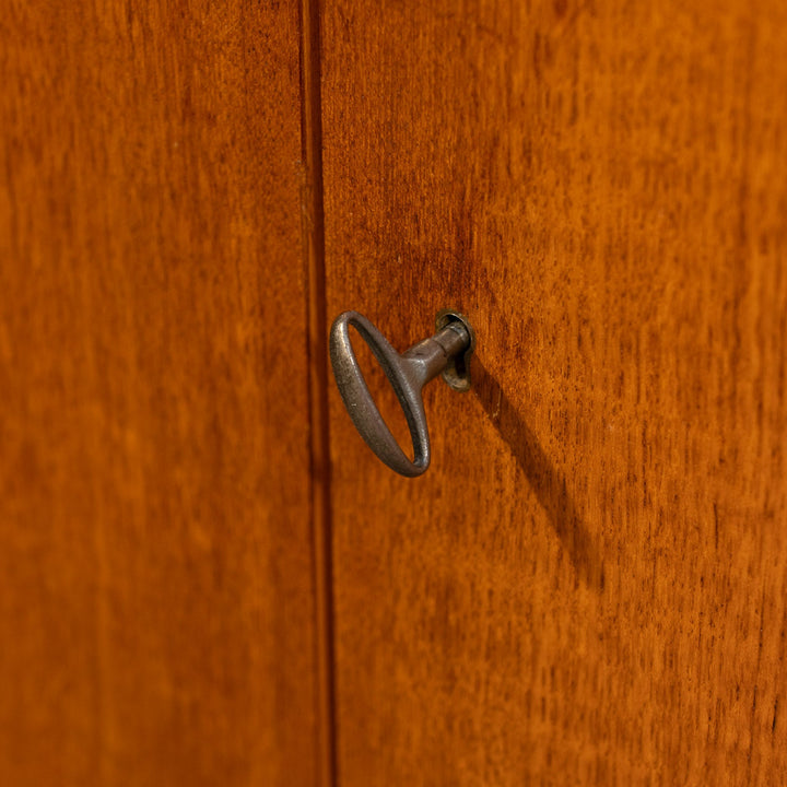 飽きのこないシンプルなデザインがお部屋に馴染む チーク キャビネット[m]
