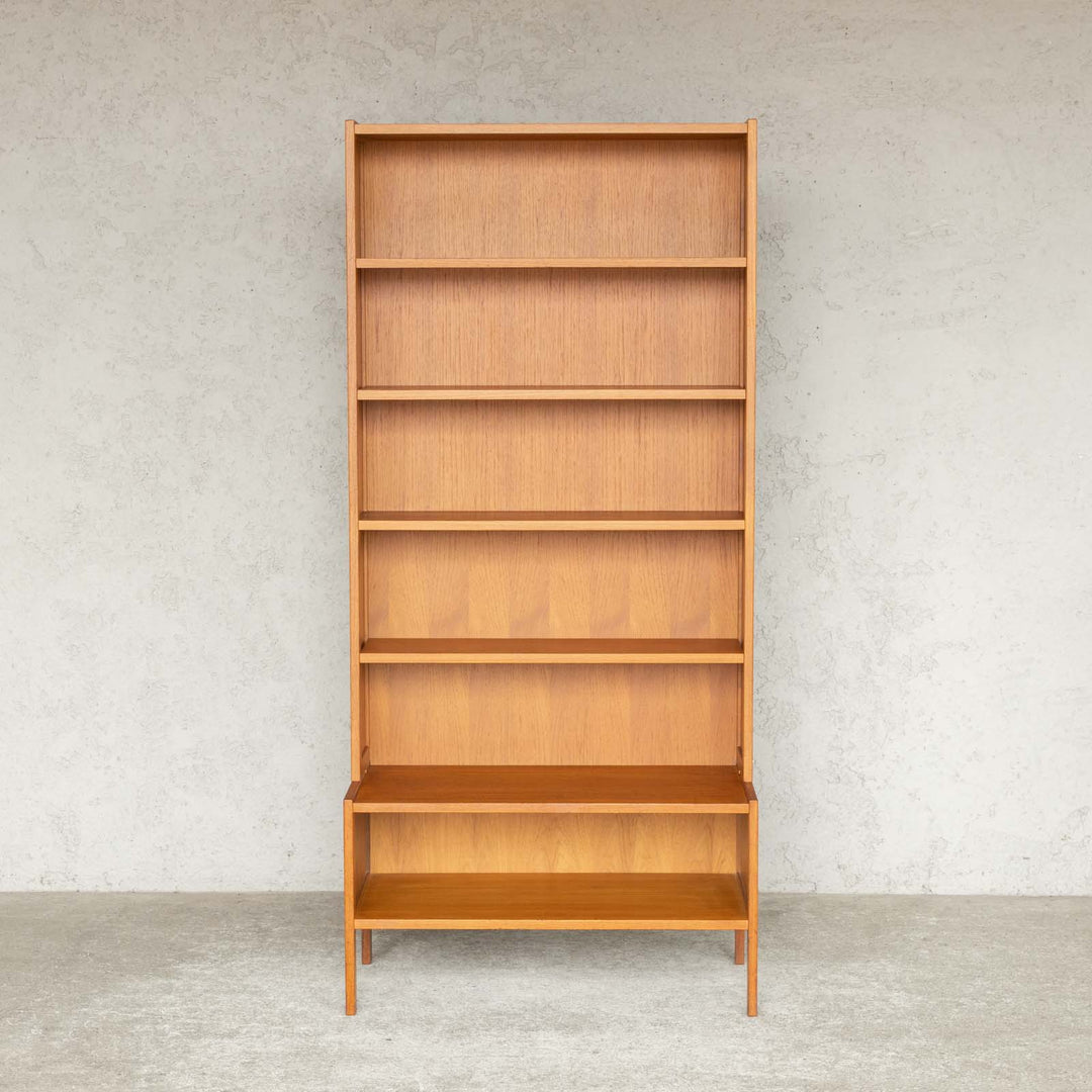 すらっと背が高く収納たっぷり 店舗什器としてもおすすめ ブックシェルフ[m]