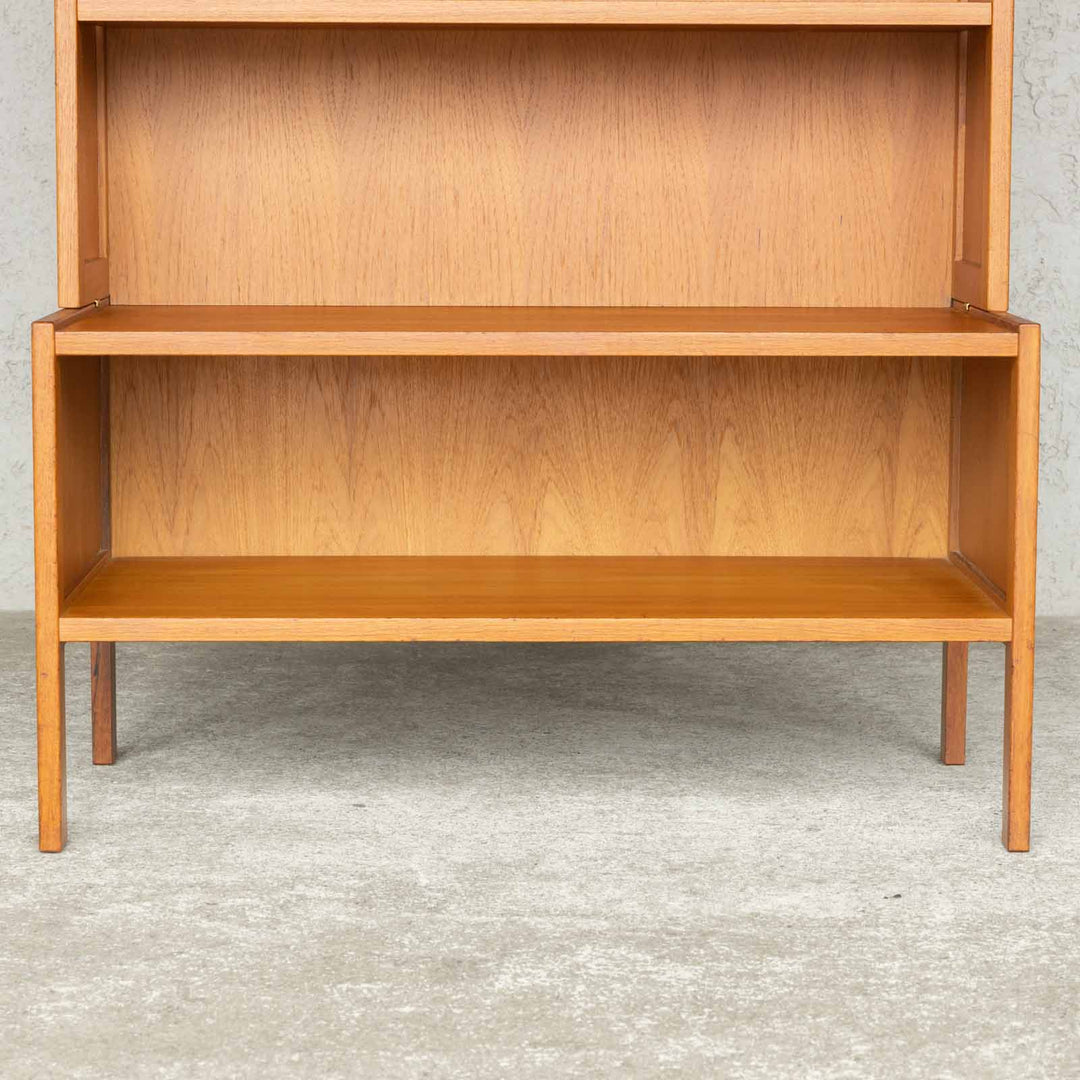 すらっと背が高く収納たっぷり 店舗什器としてもおすすめ ブックシェルフ[m]