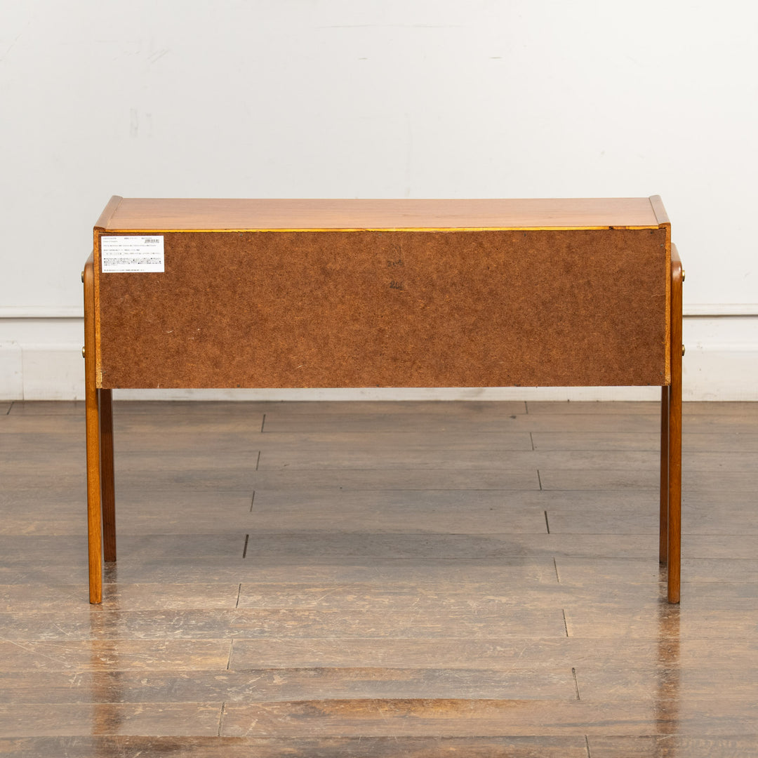 スタイリッシュなデザインに使い勝手の良いコンパクトサイズ ベッドサイドチェスト /23E-2