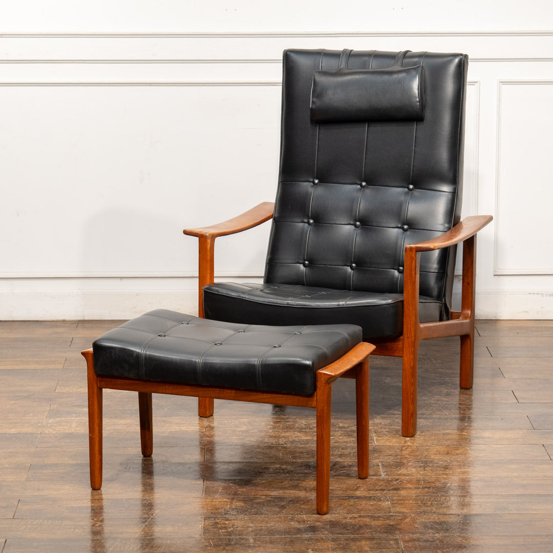 緩やかなカーブを描いたフレームが特徴的 チーク イージーチェア /23E