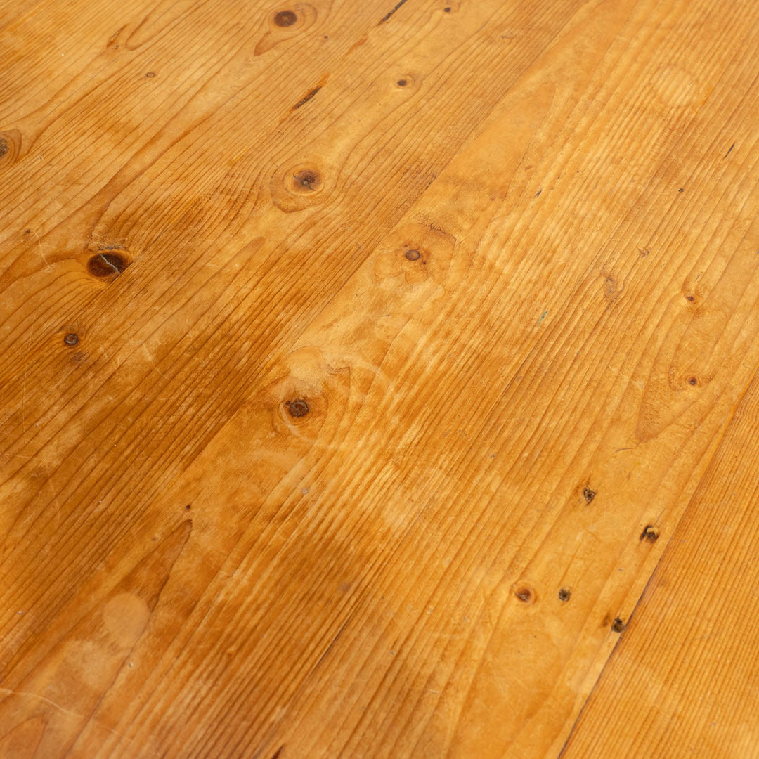 大振りなサイズに使い込まれた艶感のある色合いが魅力的 パイン ダイニングテーブル[m]