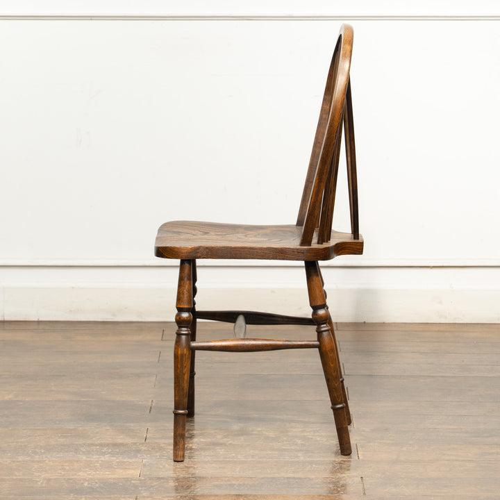 3枚の羽根の紋章をモチーフにした透かし彫りが上品 プリンスオブウェールズ ウィンザーチェア /23G-4