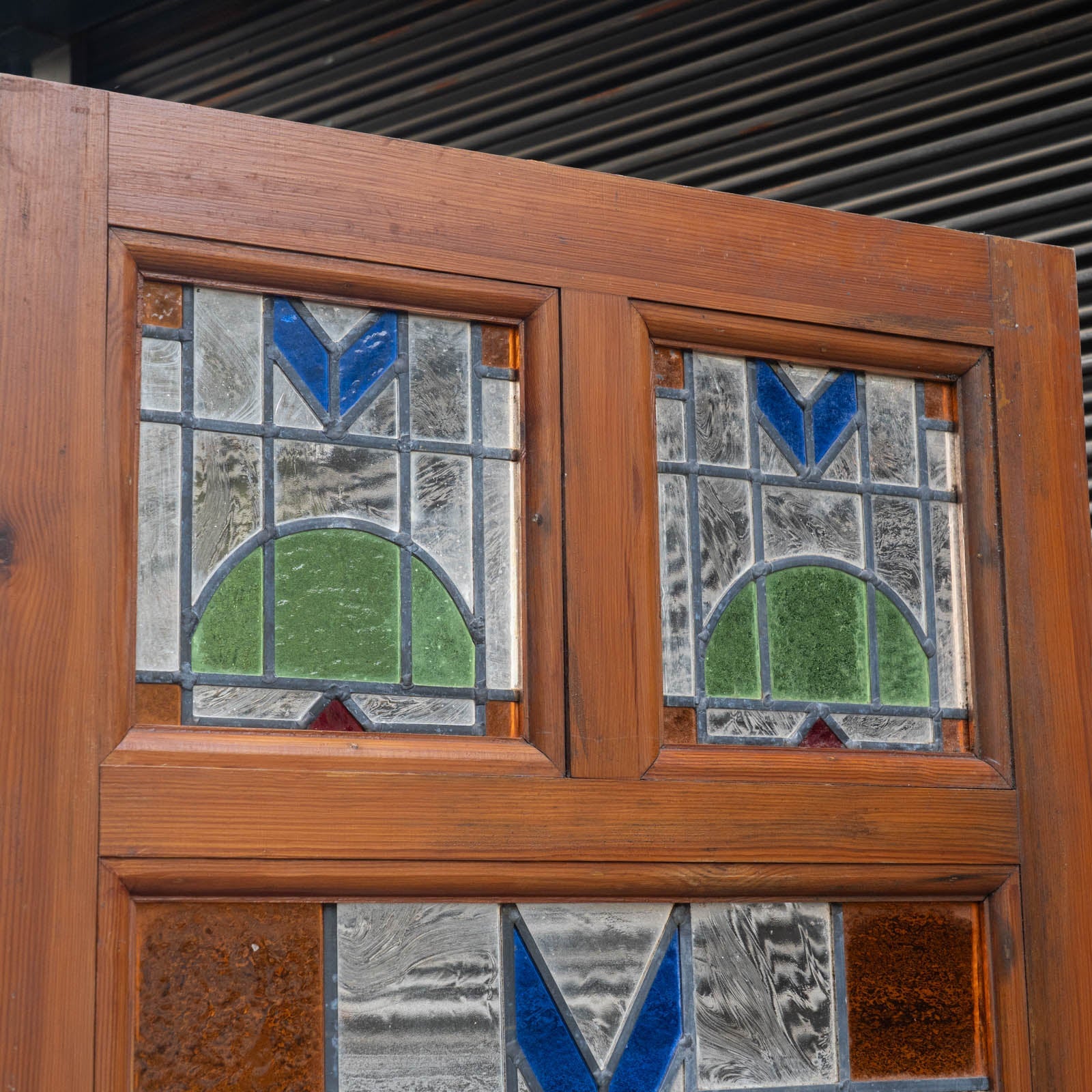 ポップなデザインのステンドグラスが可愛らしい アンティークドア /23G