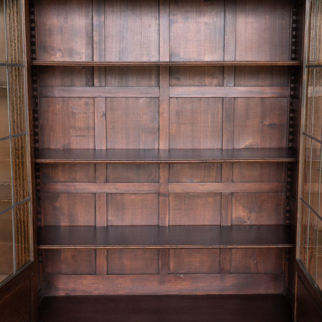 4枚のステンドグラス扉が並ぶ大きなサイズで収納抜群 オーク ガラスブックケース /23G