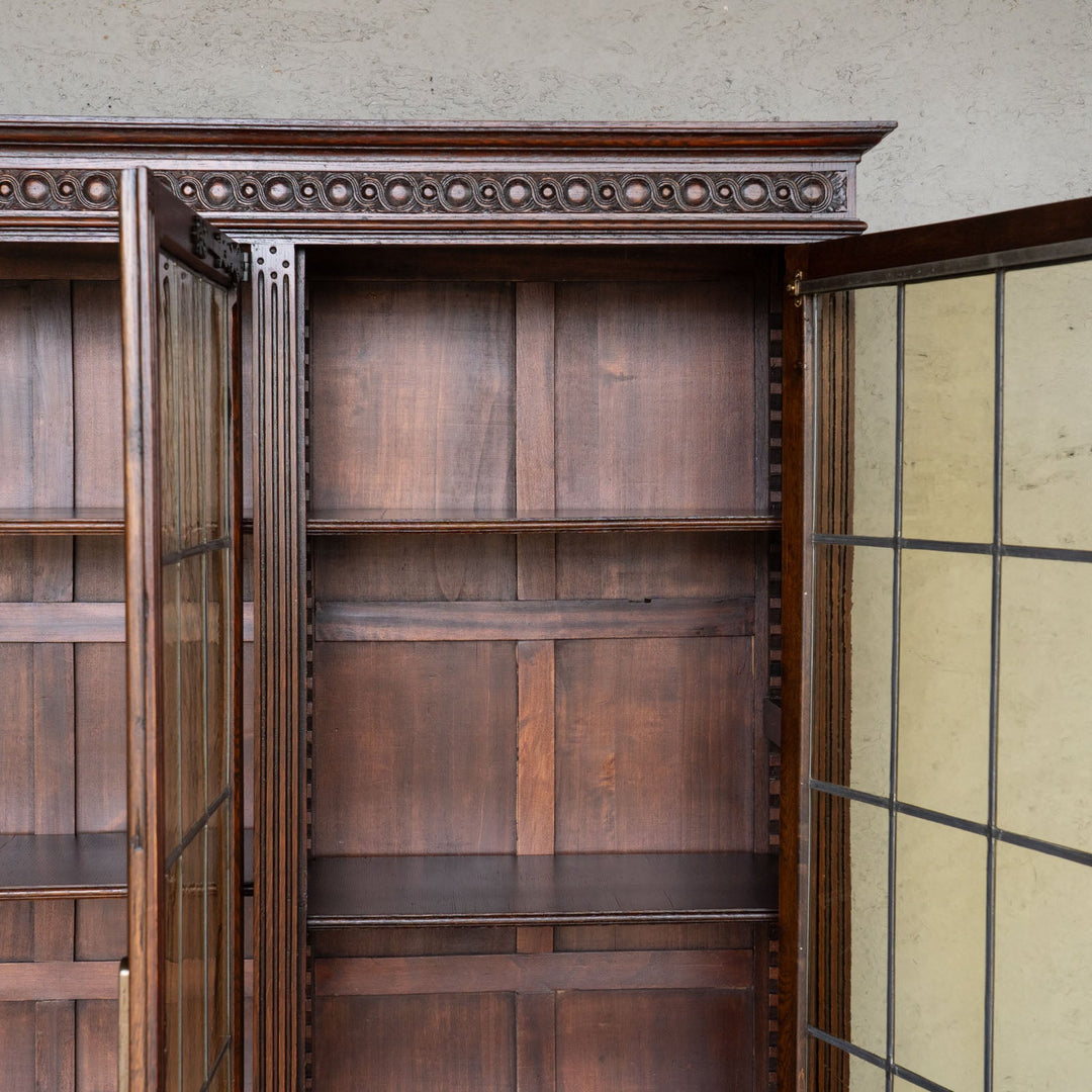 4枚のステンドグラス扉が並ぶ大きなサイズで収納抜群 オーク ガラスブックケース /23G