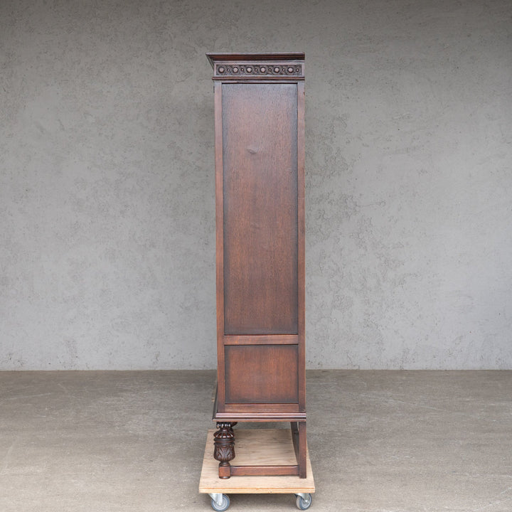 4枚のステンドグラス扉が並ぶ大きなサイズで収納抜群 オーク ガラスブックケース /23G