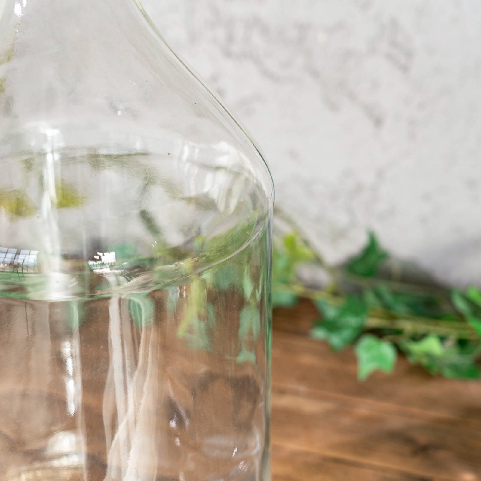 クリアガラスの揺らめきが美しくディスプレイやインテリアとしても絵に