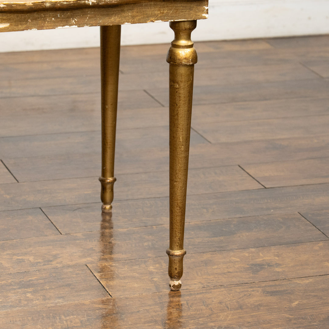 オリエンタルな幾何学模様の天板がインテリアのアクセントになる オケージョナルテーブル