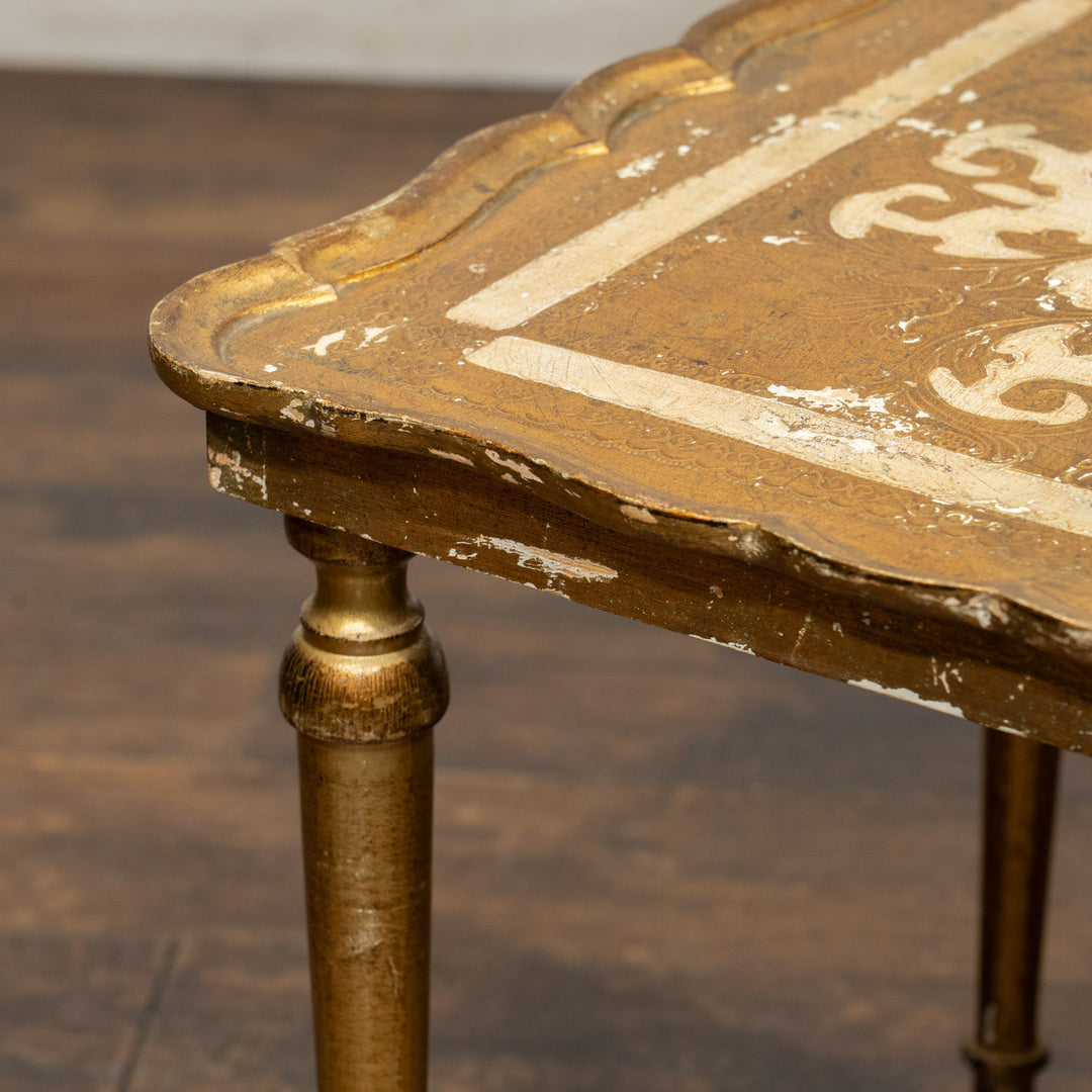 オリエンタルな幾何学模様の天板がインテリアのアクセントになる オケージョナルテーブル