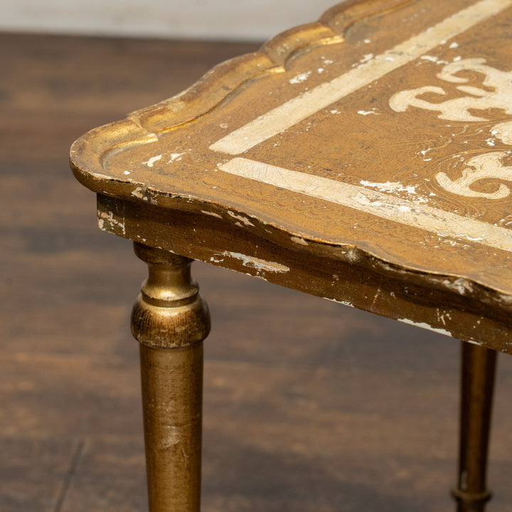 オリエンタルな幾何学模様の天板がインテリアのアクセントになる オケージョナルテーブル