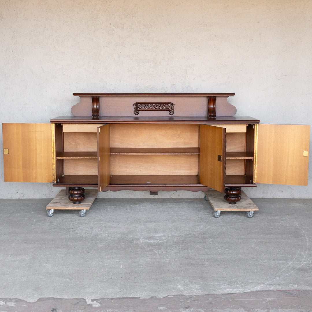 曲線と植物モチーフを組み合わせた美しい装飾が目を惹く サイドボード /23G