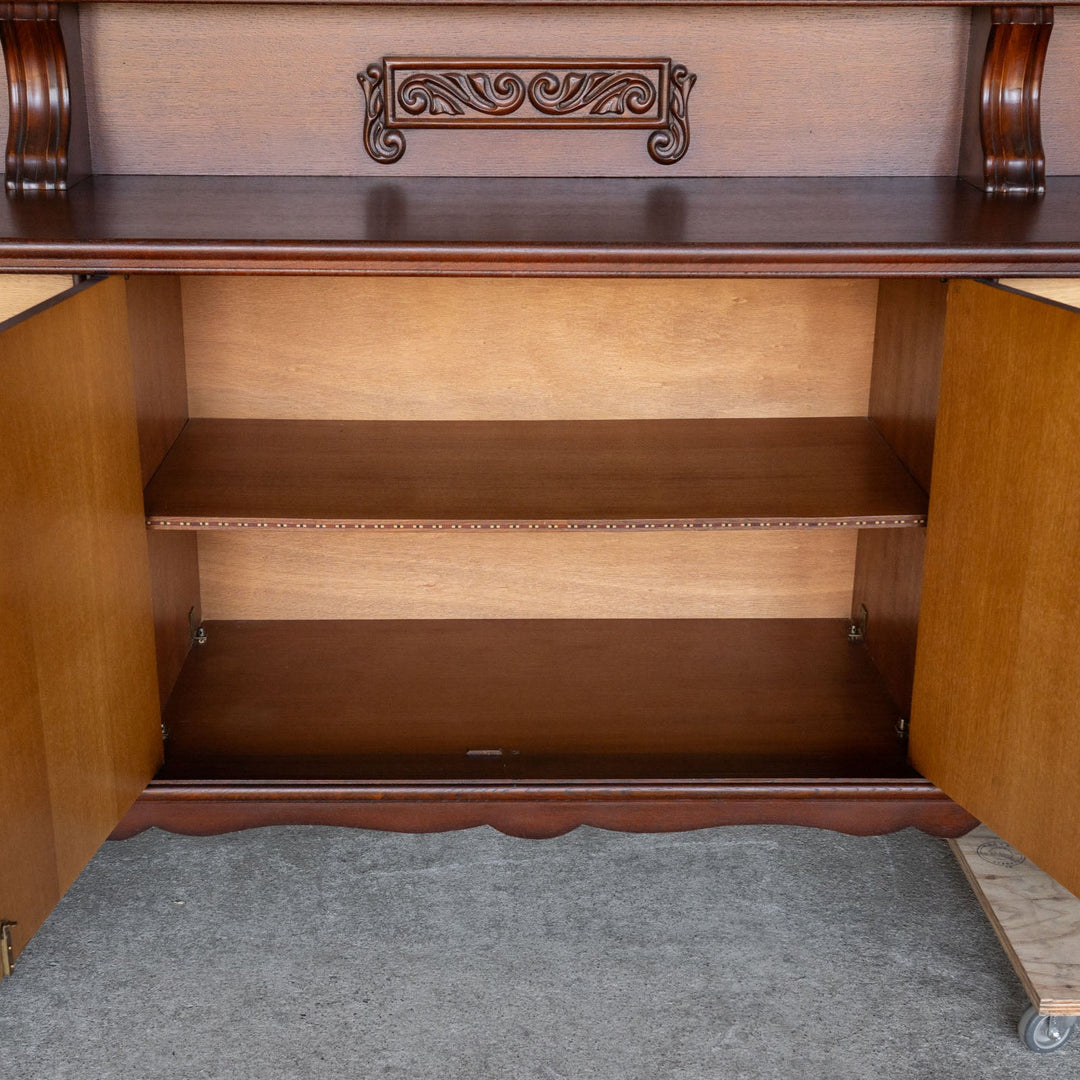 曲線と植物モチーフを組み合わせた美しい装飾が目を惹く サイドボード /23G