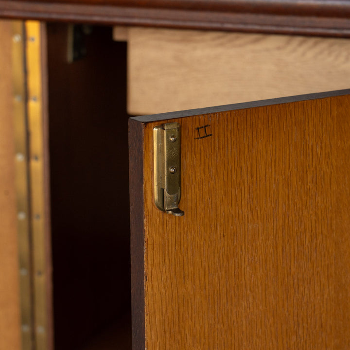 曲線と植物モチーフを組み合わせた美しい装飾が目を惹く サイドボード /23G