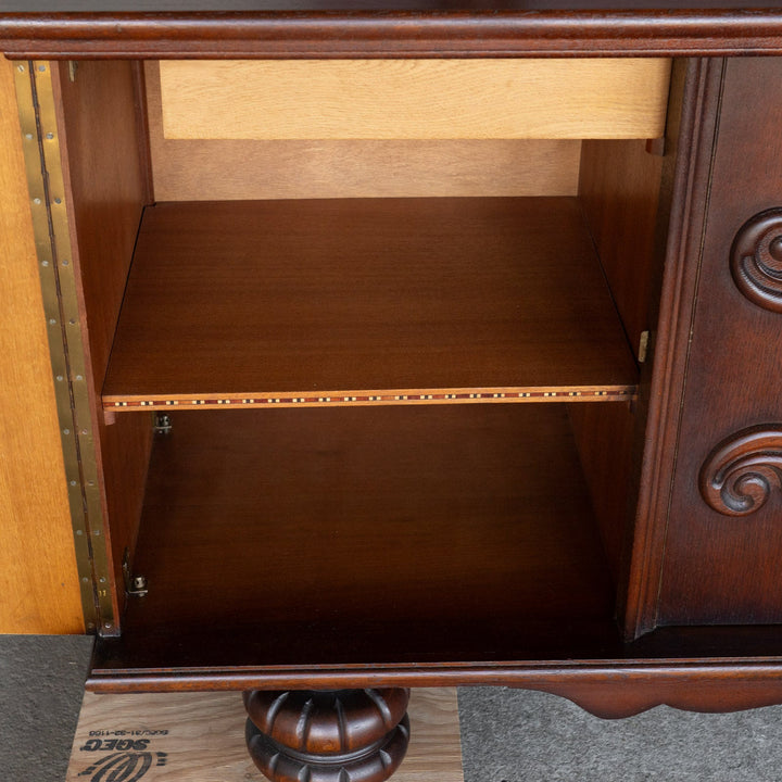 曲線と植物モチーフを組み合わせた美しい装飾が目を惹く サイドボード /23G