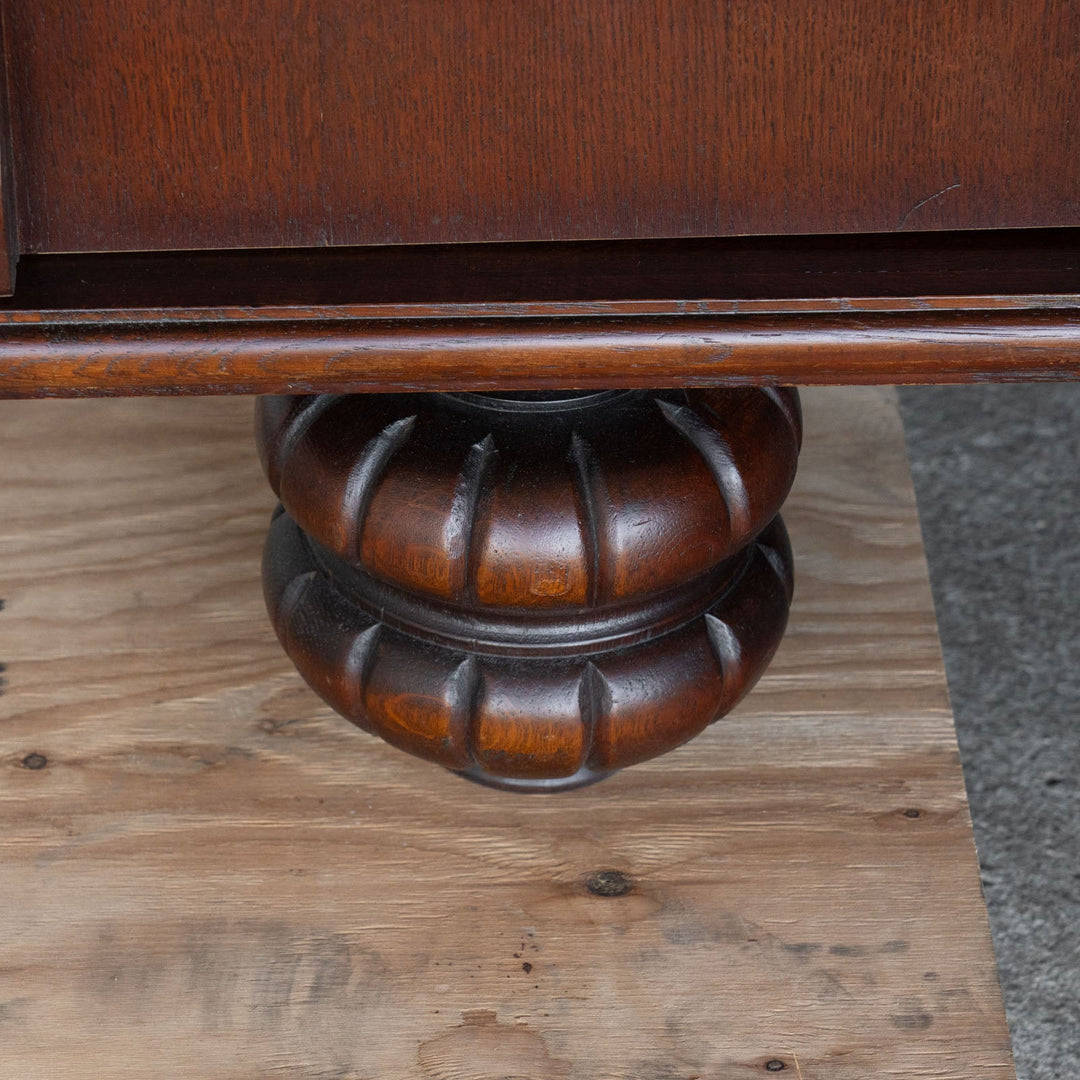 曲線と植物モチーフを組み合わせた美しい装飾が目を惹く サイドボード /23G