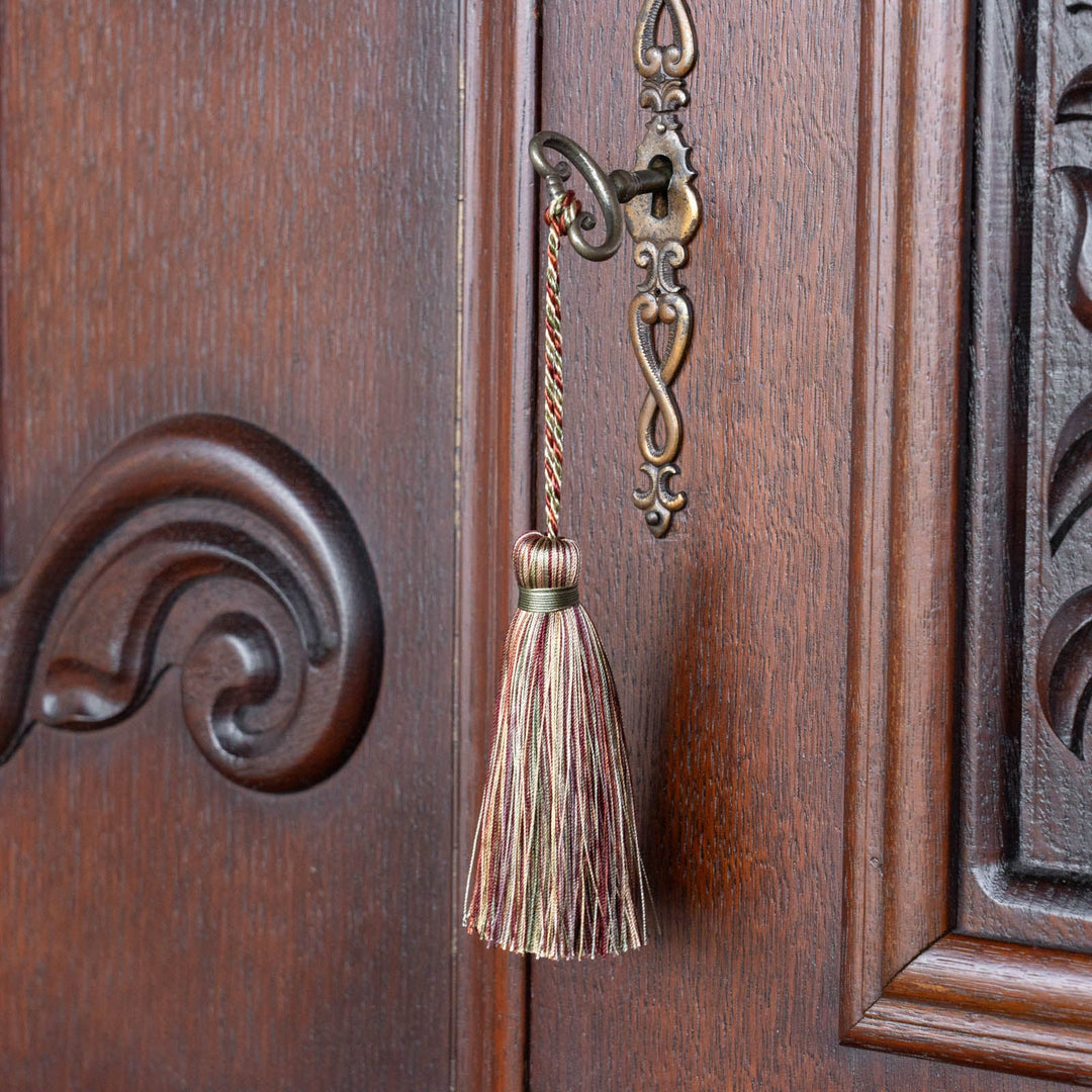 曲線と植物モチーフを組み合わせた美しい装飾が目を惹く サイドボード /23G