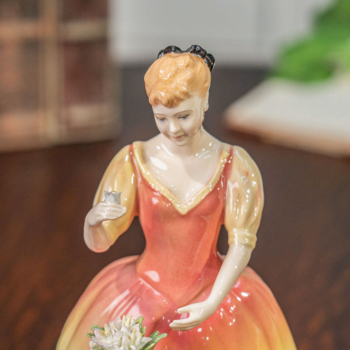 【ROYAL DOULTON ロイヤルドルトン Sarah サラ】レディー フィギュリン[m]