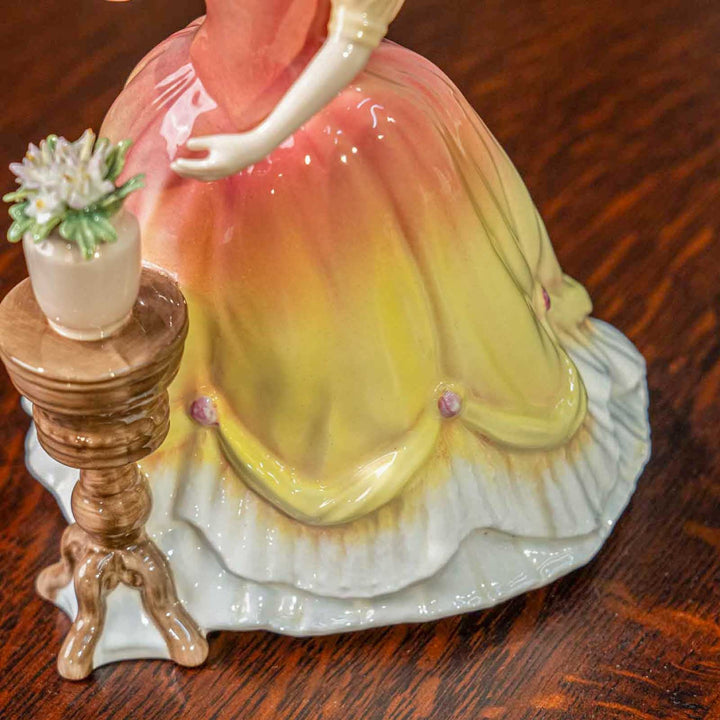 【ROYAL DOULTON ロイヤルドルトン Sarah サラ】レディー フィギュリン[m]