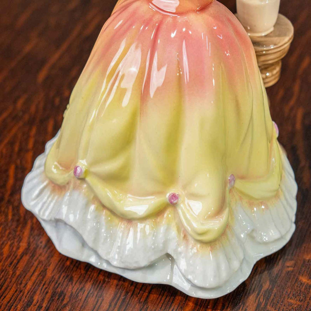 【ROYAL DOULTON ロイヤルドルトン Sarah サラ】レディー フィギュリン[m]