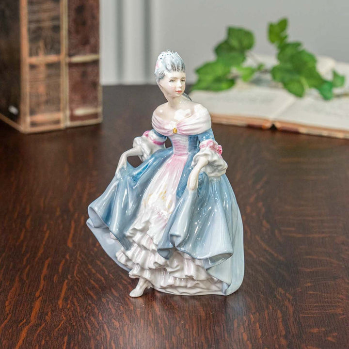 【ROYAL DOULTON ロイヤルドルトン SOUTHERN BELLE サザンベル】レディー フィギュリン[m]