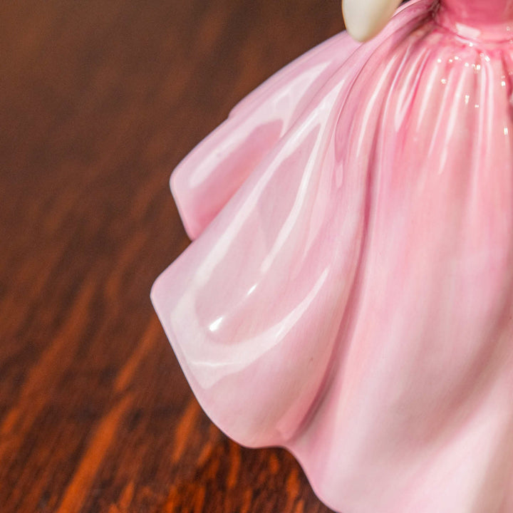 【ROYAL DOULTON ロイヤルドルトン Camellia カメリア】レディー フィギュリン[m]