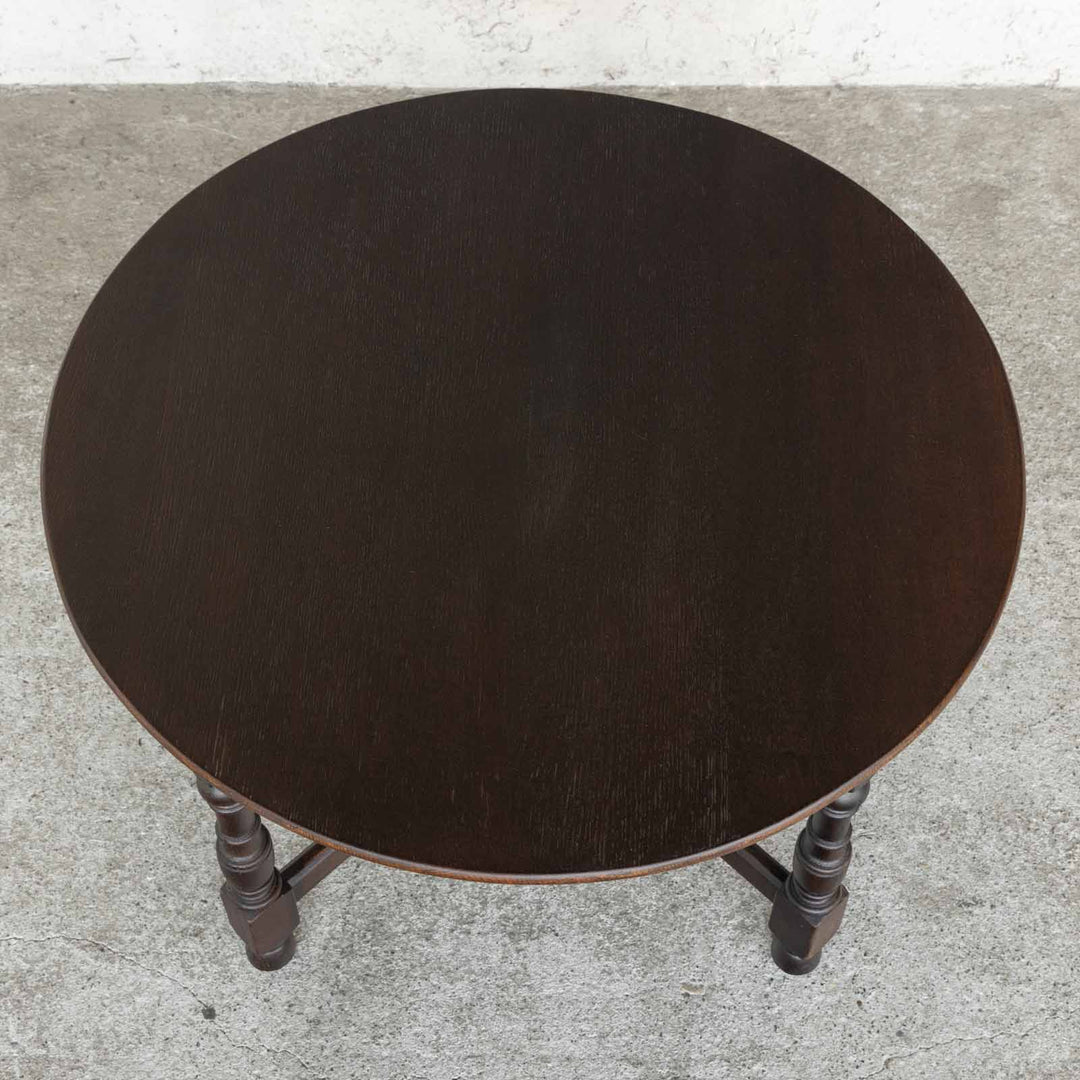 クラシカルなデザインに深いブラウンの色味が上品 ラウンド コーヒーテーブル[m]