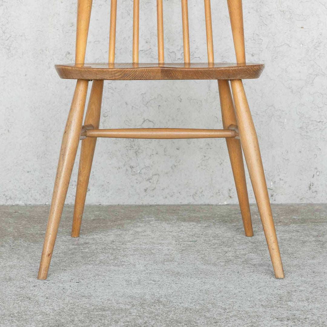 英国【ERCOL アーコール】洗練された佇まい ゴールドスミスチェア No.369 Windsor ウインザー /23I-B4[m]