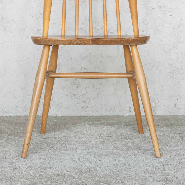 英国【ERCOL アーコール】洗練された佇まい ゴールドスミスチェア No.369 Windsor ウインザー /23I-B4[m]