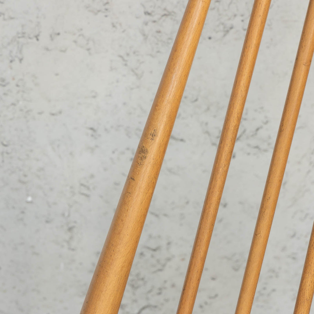 英国【ERCOL アーコール】洗練された佇まい ゴールドスミスチェア No.369 Windsor ウインザー /23I-B4[m]