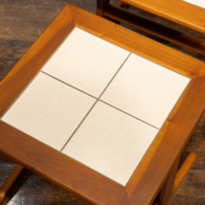 趣のある花模様のタイル天板が素敵 タイルトップ 3段 ネストテーブル /23I