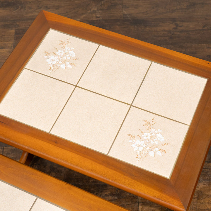 趣のある花模様のタイル天板が素敵 タイルトップ 3段 ネストテーブル /23I