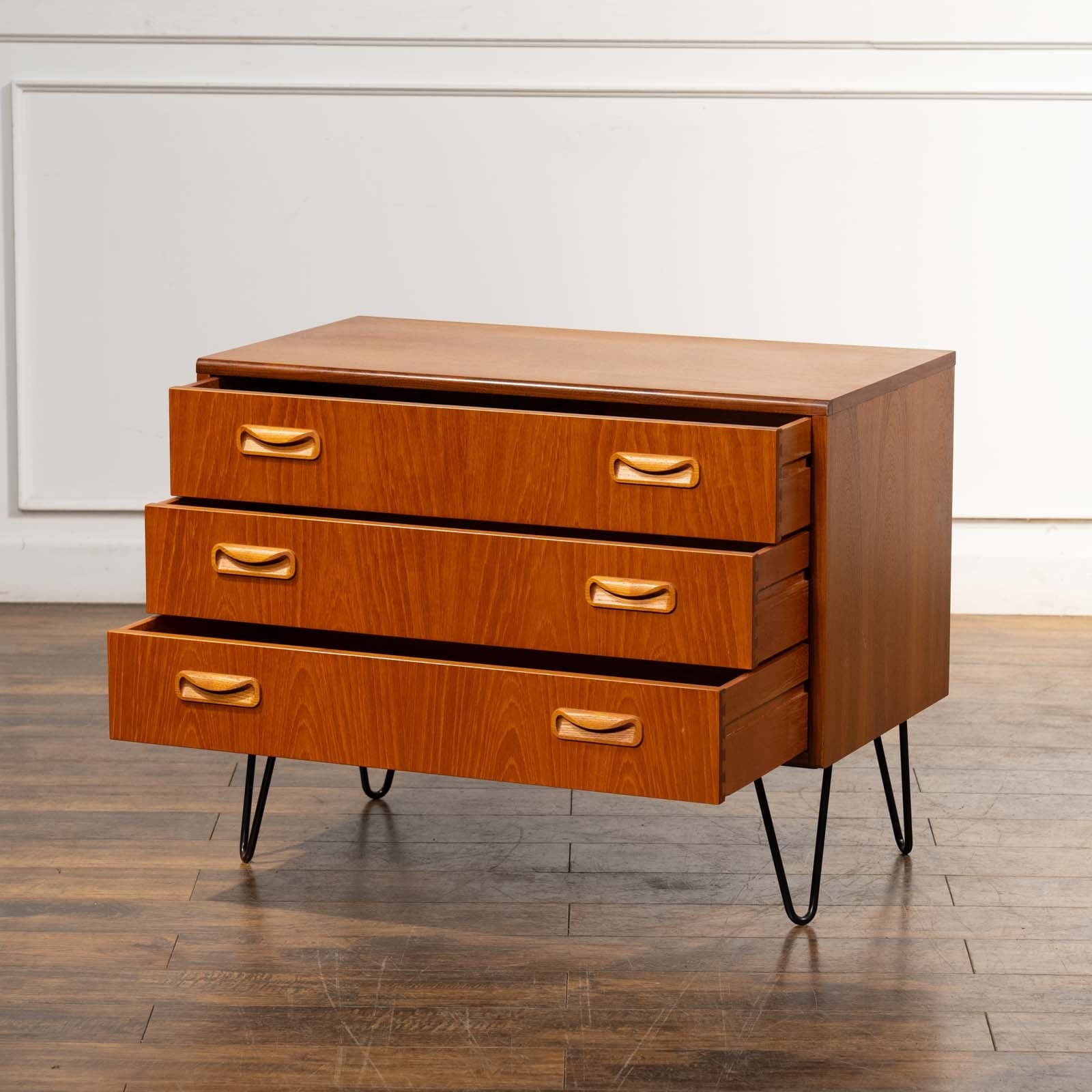 英国【G-PLAN ジープラン Fresco フレスコ】ヘアピンレッグが特徴的 3