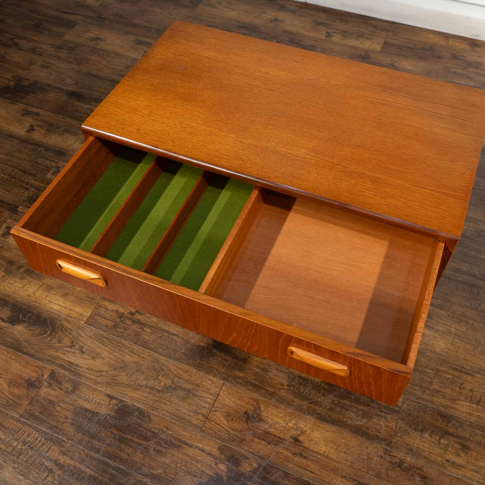 英国【G-PLAN ジープラン Fresco フレスコ】ヘアピンレッグが特徴的 3