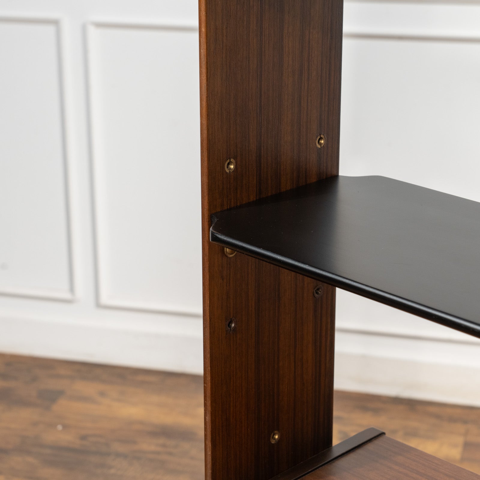 英国【G-PLAN ジープラン Tola&Black トーラ&ブラック】どちら側から見