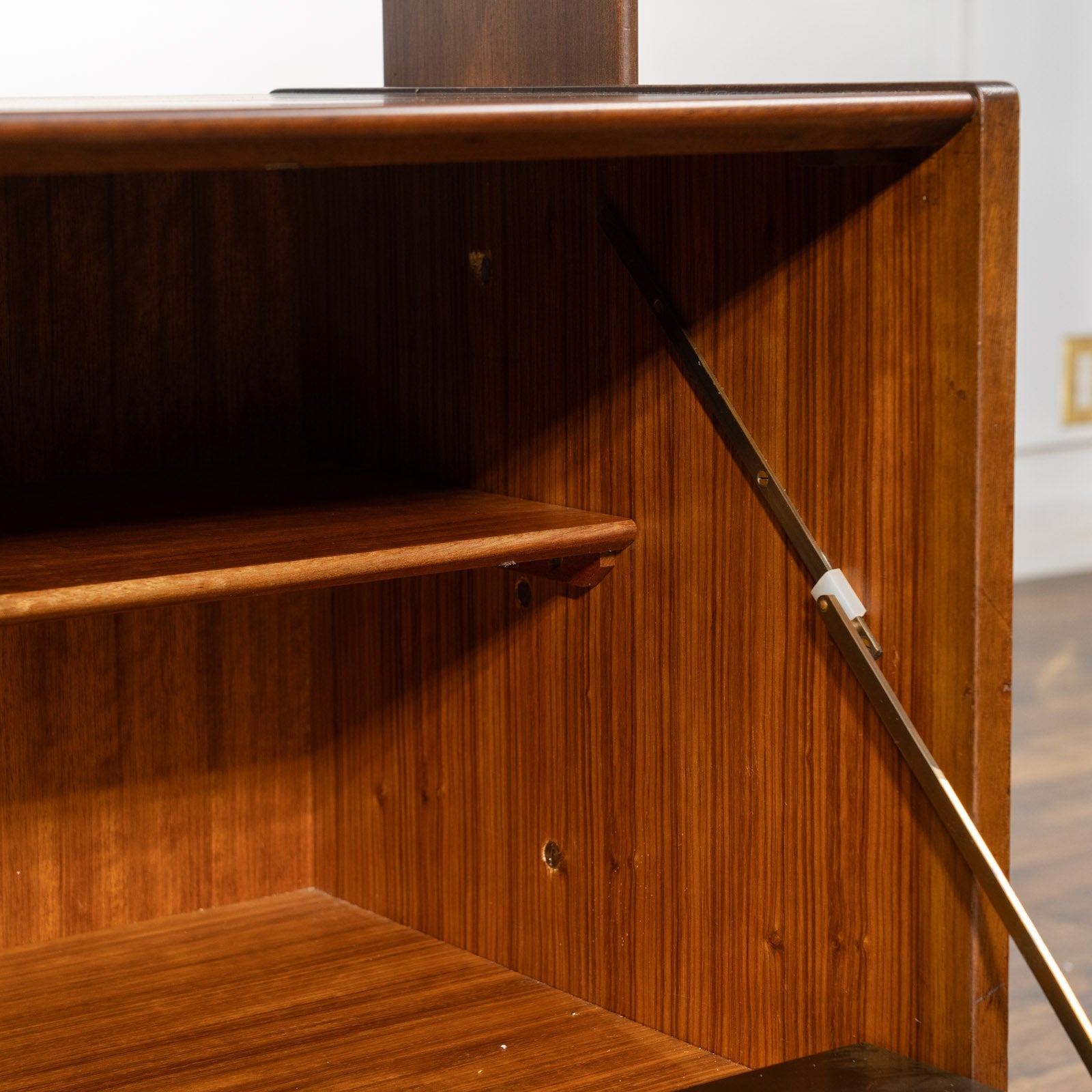 英国【G-PLAN ジープラン Tola&Black トーラ&ブラック】どちら側から見