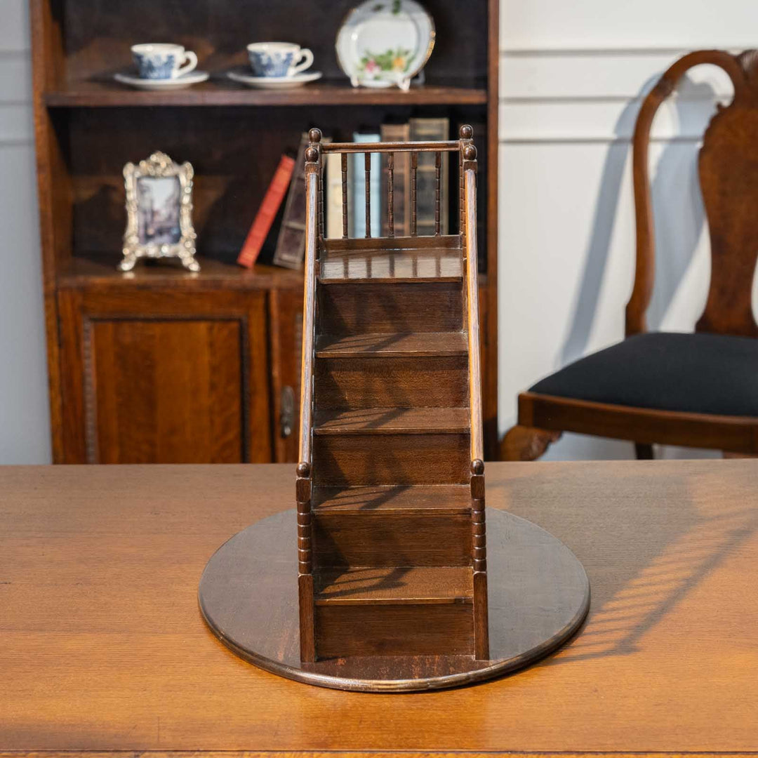 アンティークな世界感を作り出す ミニチュア階段[m]