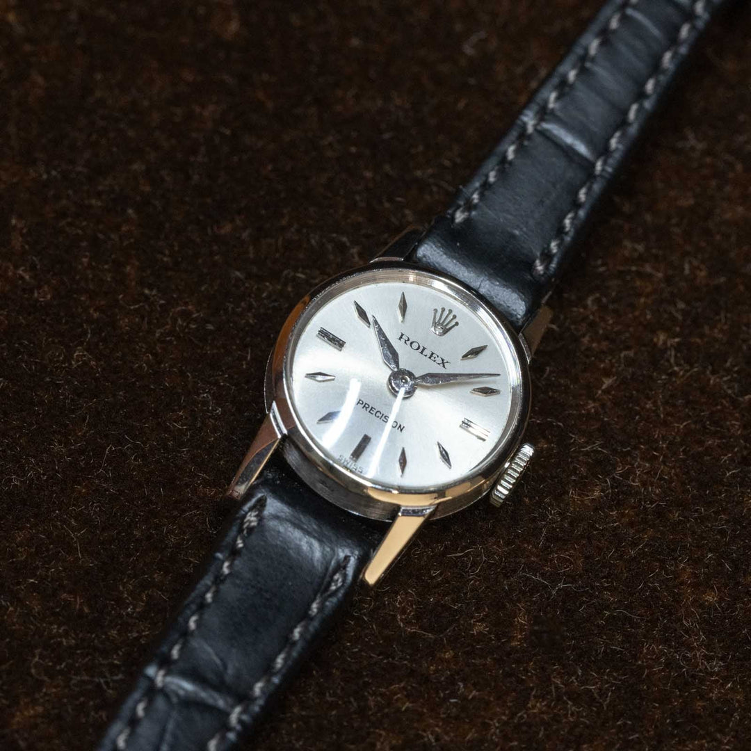 レディース【ROLEX ロレックス】シンプルなフェイスに菱形のインデックスなどが可愛らしい プレシジョン 1960年代[m]