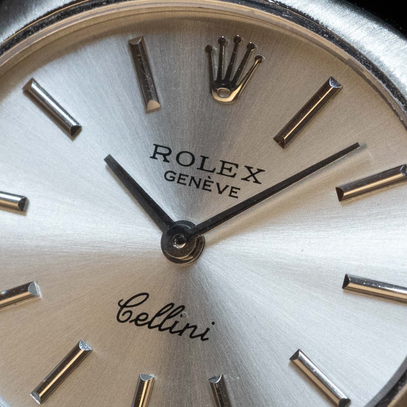 ROLEX ロレックス】放射状にヘアライン仕上げされたケースが上品