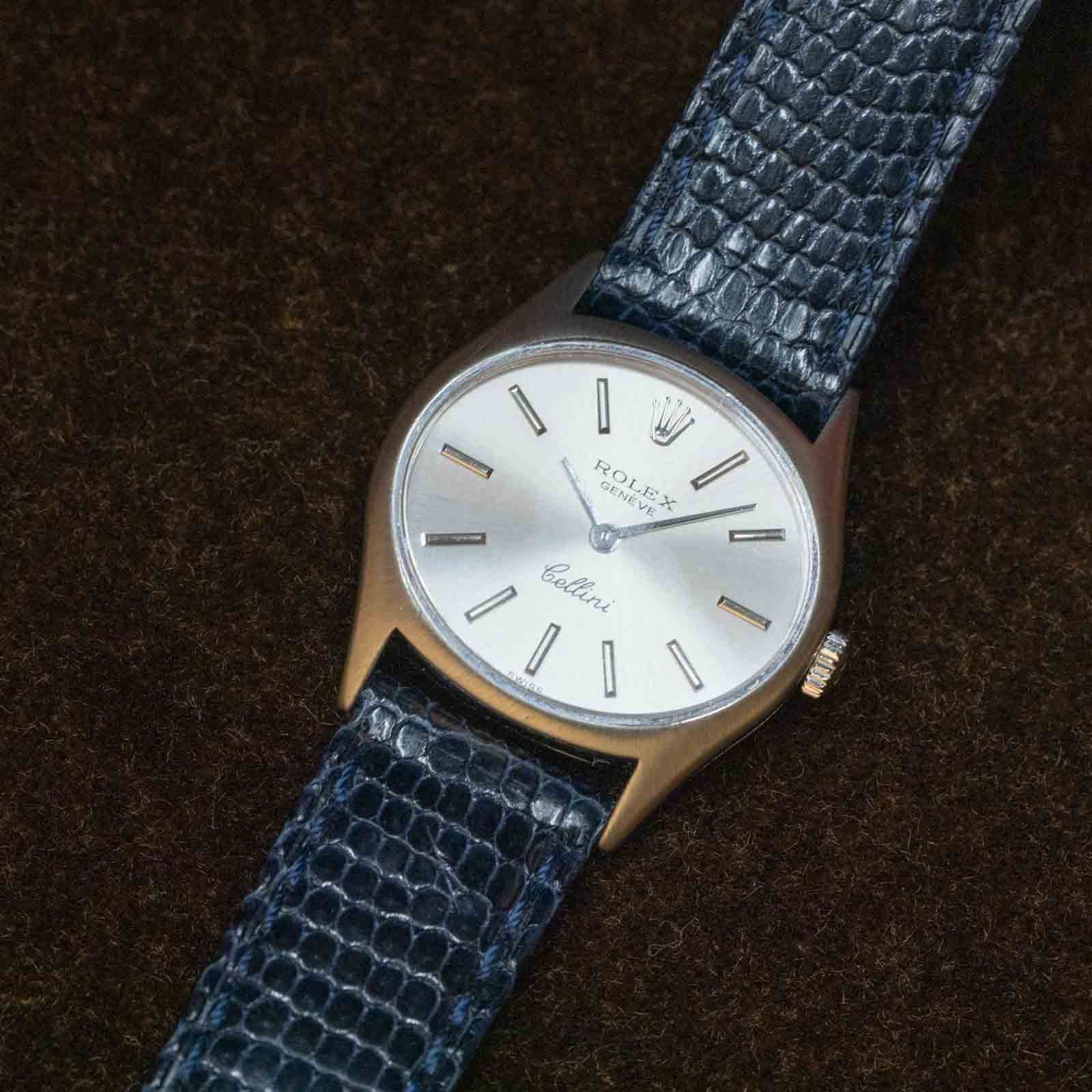 ROLEX ロレックス】放射状にヘアライン仕上げされたケースが上品
