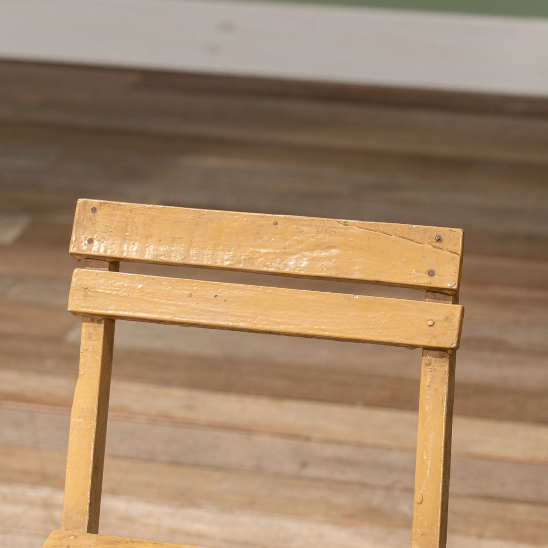 シンプルなデザインでナチュラルなお部屋作りにぴったり キッズチェア[m]