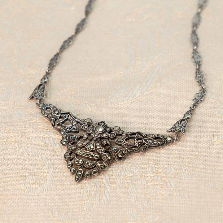 アールデコを感じる繊細なデザインが美しい スターリングシルバー マルカジット ビブネックレス /23K-A[m]