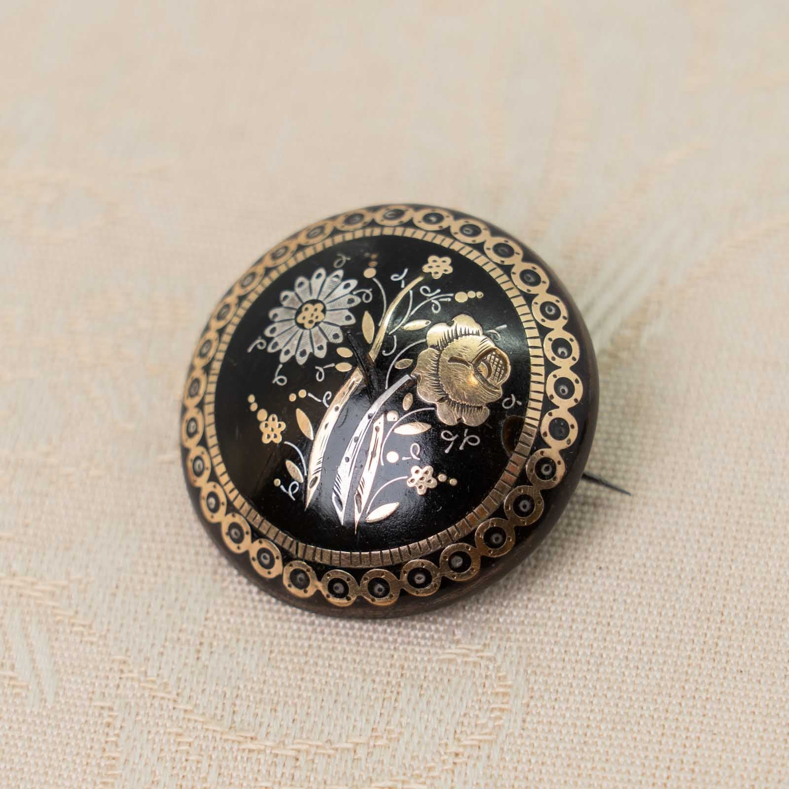 べっ甲にゴールドとシルバーの象嵌細工が映える ヴィクトリアン