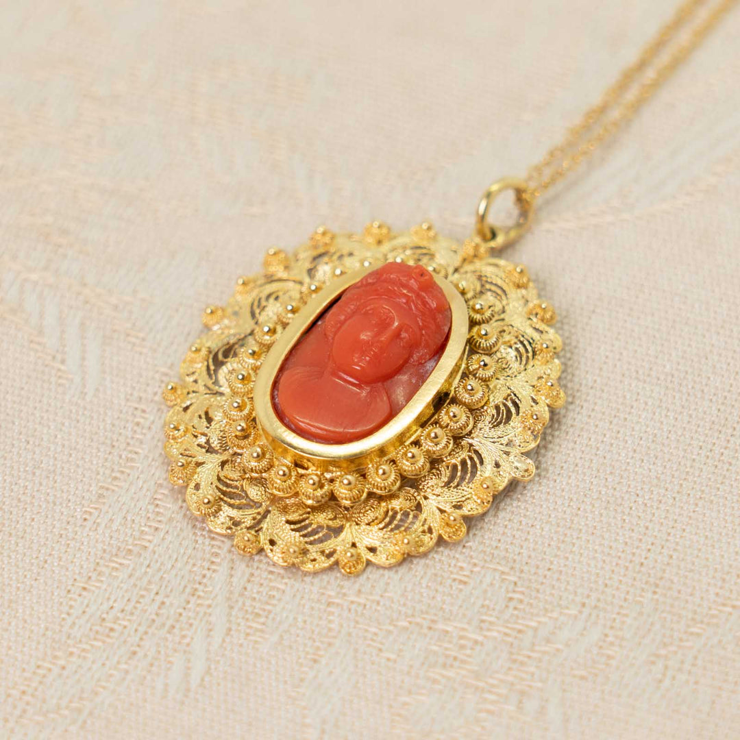 金の刺繍とも呼ばれる緻密な金細工が見事 ジョージアン アンティークコーラルカメオペンダント[m]